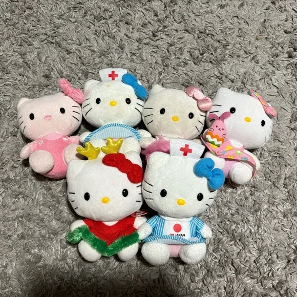 Hello Kitty Plush Set - Picture 2 of 4